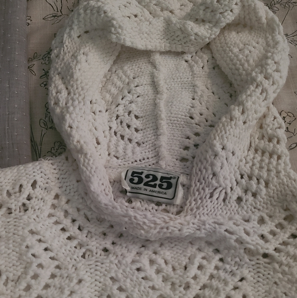 Beautiful 525 sweater w hood. Hp🔥🔥🔥 - Picture 9 of 10